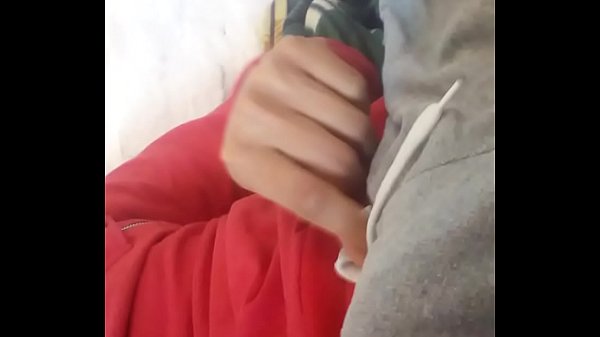 Venezolano se toca por ver una cola argentina.Una tocadita aprovechando la erección matutina…