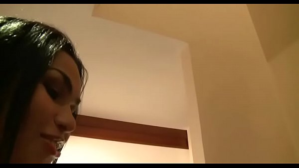 Diva drops pants and invites an awesome s.