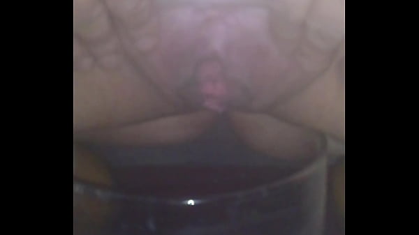 xtreme closeup of my pissing girl